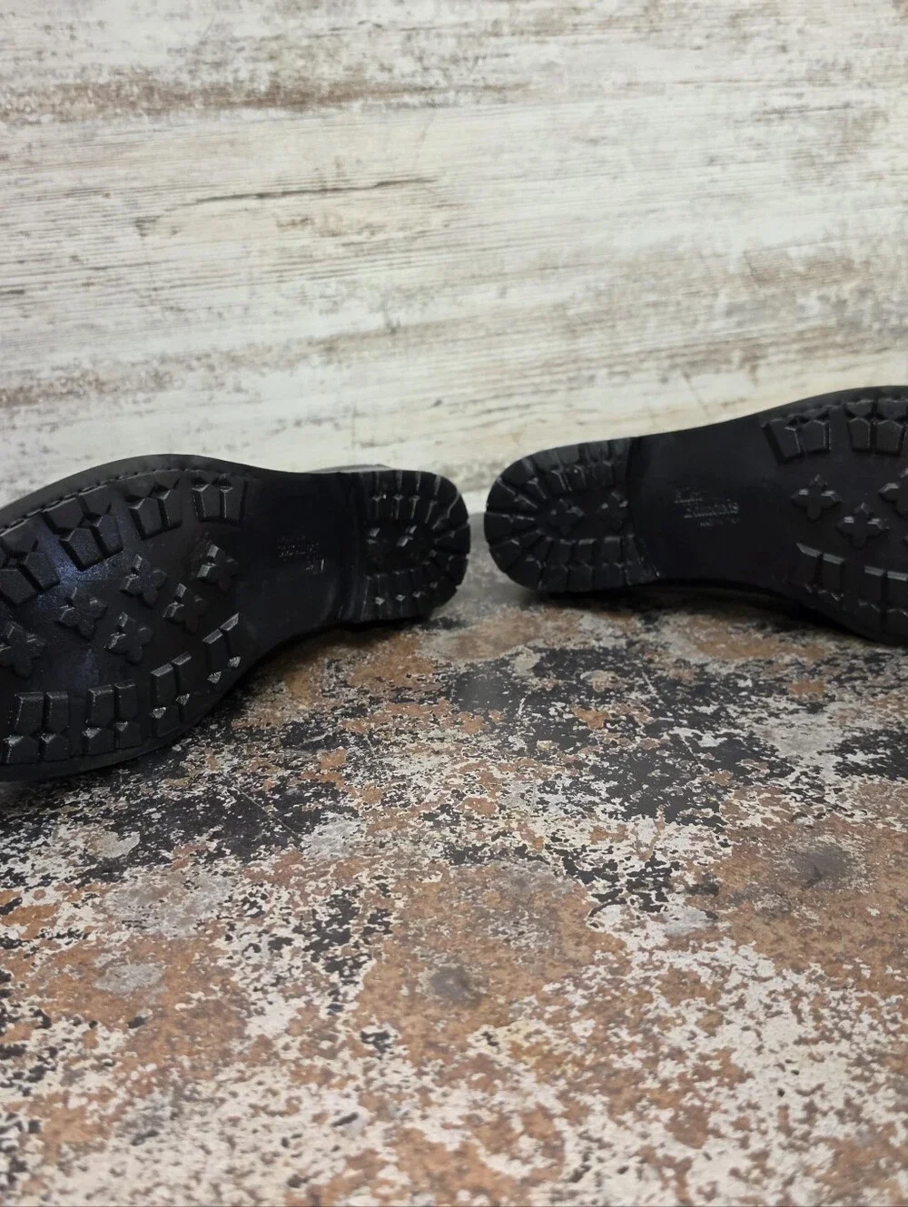 Allen Edmonds small signs
